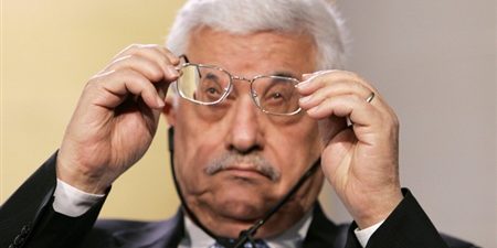 mahmoud abbas cleaning glasses