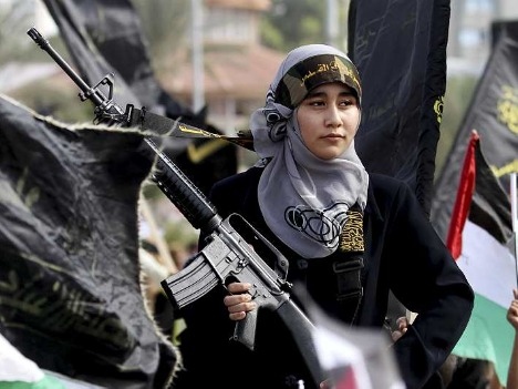 Palestinianwomanwithgun