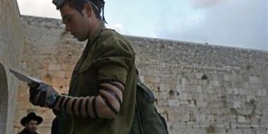 IsraelSoldierPraying
