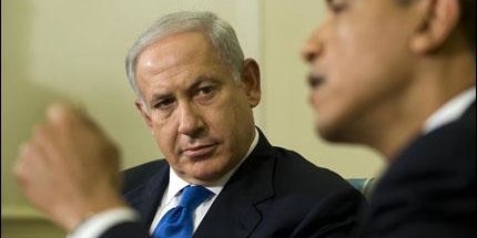 US President Barack Obama (R) speaks wit