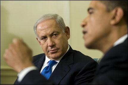 US President Barack Obama (R) speaks wit