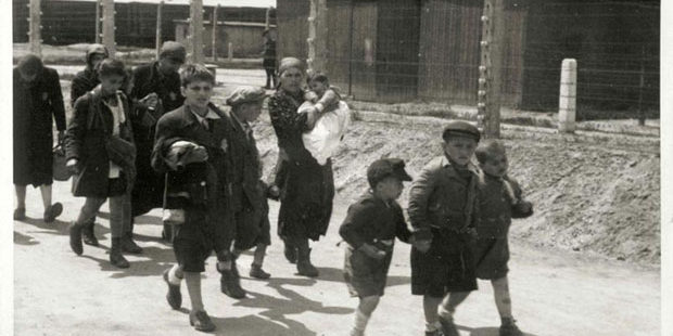 auschwitz album Stay close to your elder brother