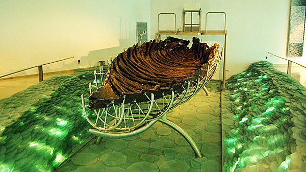 http://en.wikipedia.org/wiki/File:Ginosar_BW_7.jpg